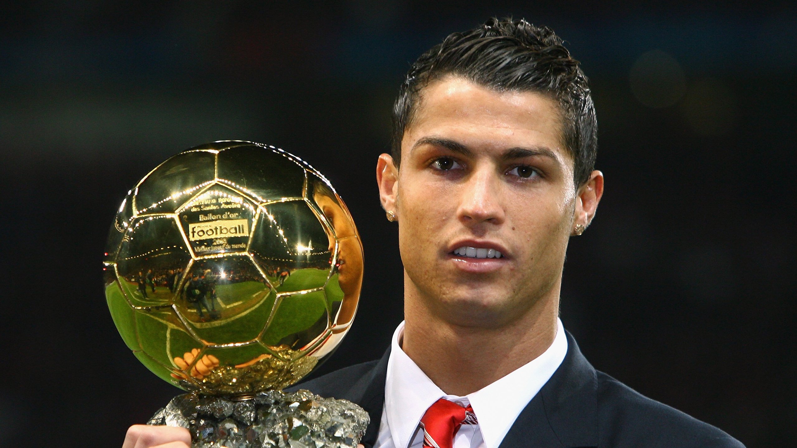 Jiu You download-纪律风波：某球队因场外行为被重罚，矛头指向管理层，足球队纪律